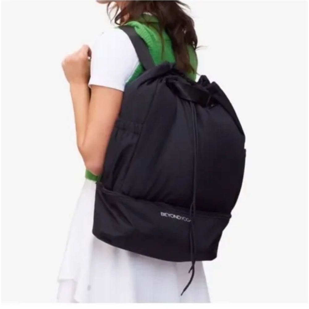 BEYOND YOGA CONVERTIBLE BACKPACK